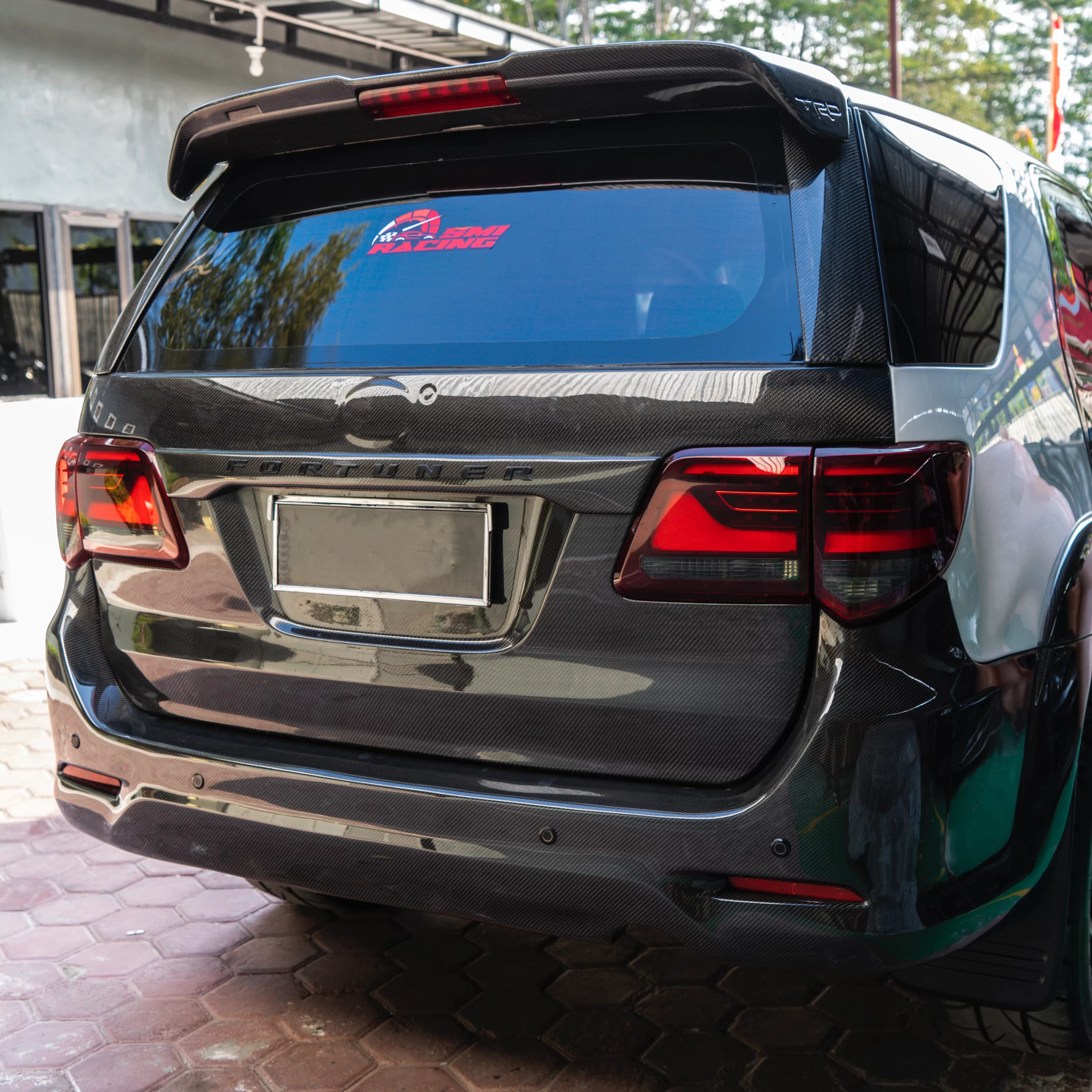 pintu bagasi carbon fortuner