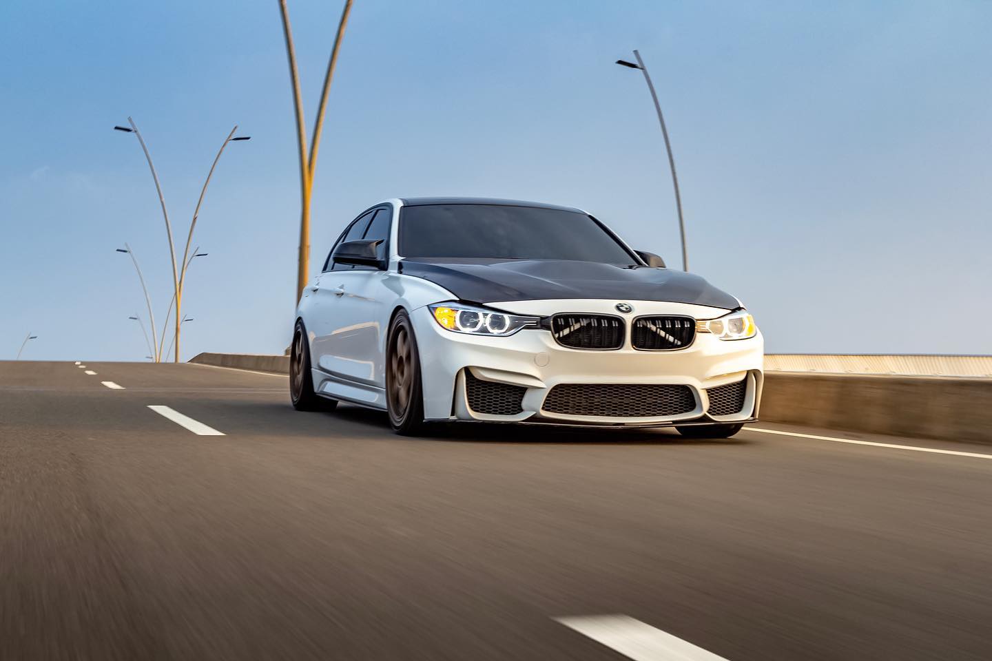 kap mesin bmw f30