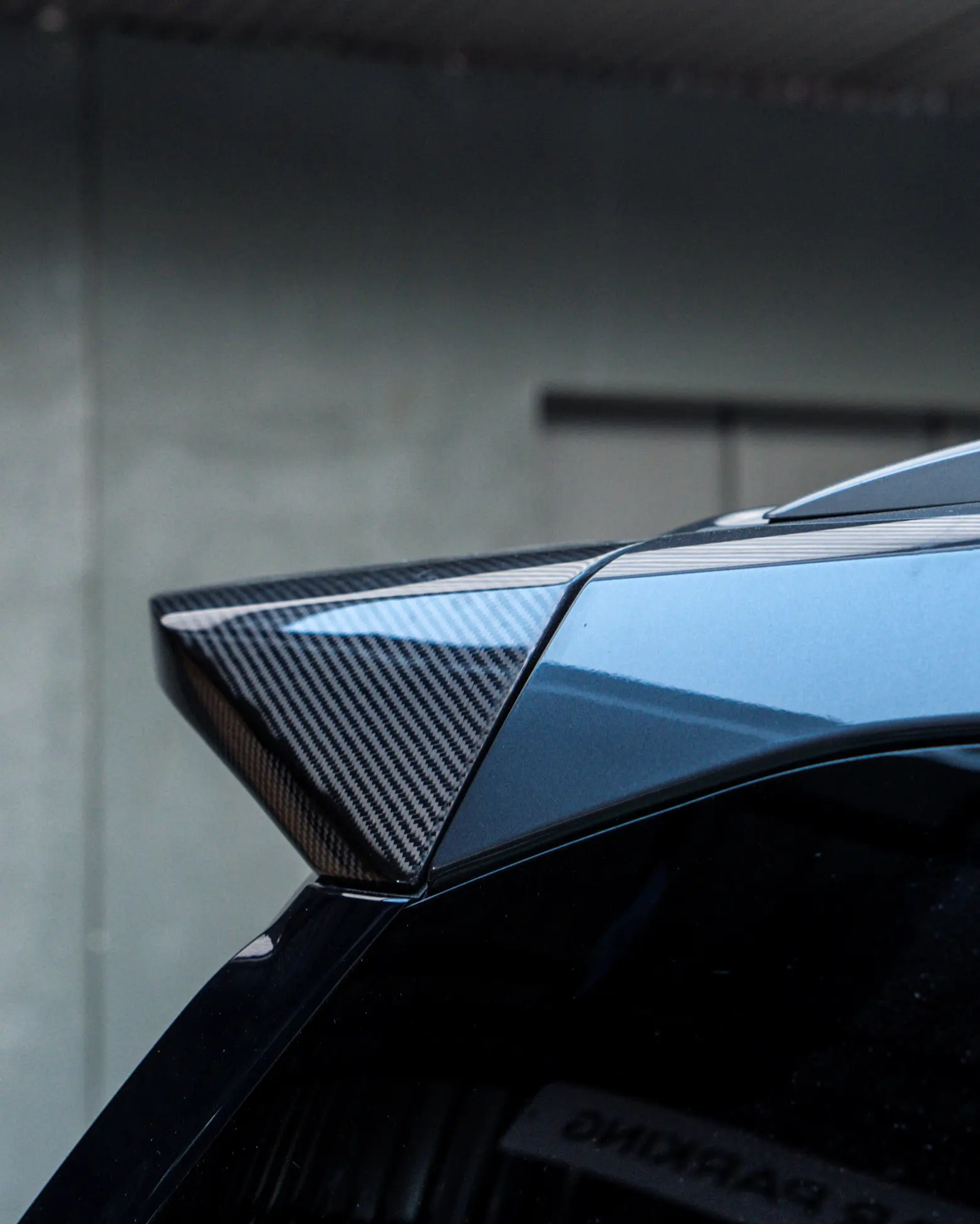 Carbon spoiler model OEM untuk toyota fortuner